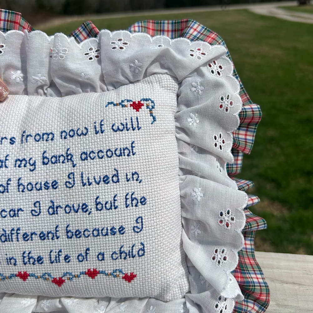 Vintage Red/White Cross Stitch Pillow with A Mothers Prayer Eyelet Plaid Small - Picture 3 of 6